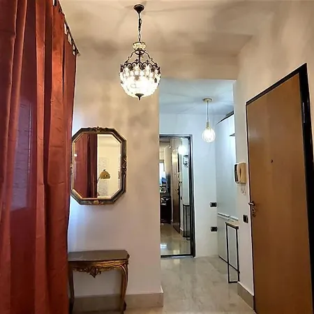 Penthouse Near Rome, Free Parking. Appartamento
