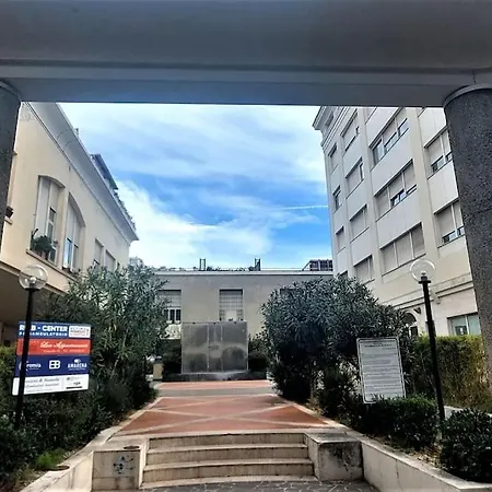 Penthouse Near Rome, Free Parking. Appartamento Roma