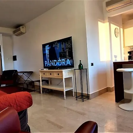 Penthouse Near Rome, Free Parking. Lejlighed *