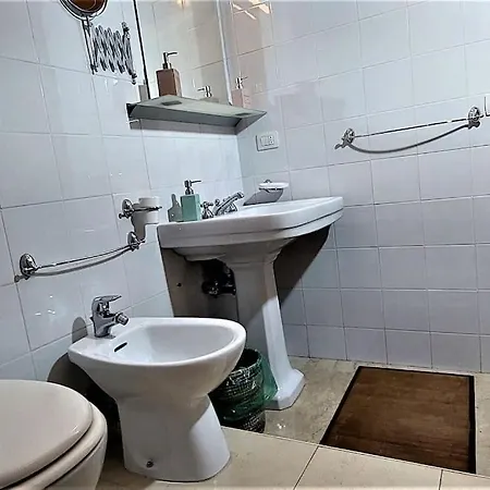 Penthouse Near Rome, Free Parking. Appartamento Roma